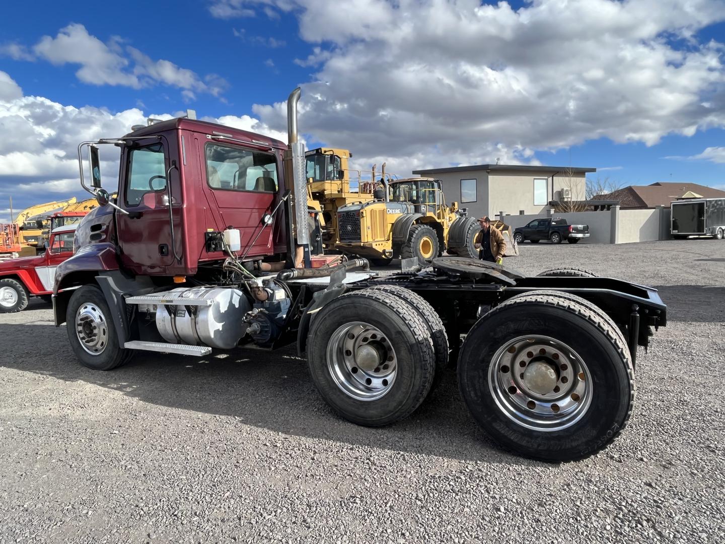 TRACTOCAMION MACK CX613